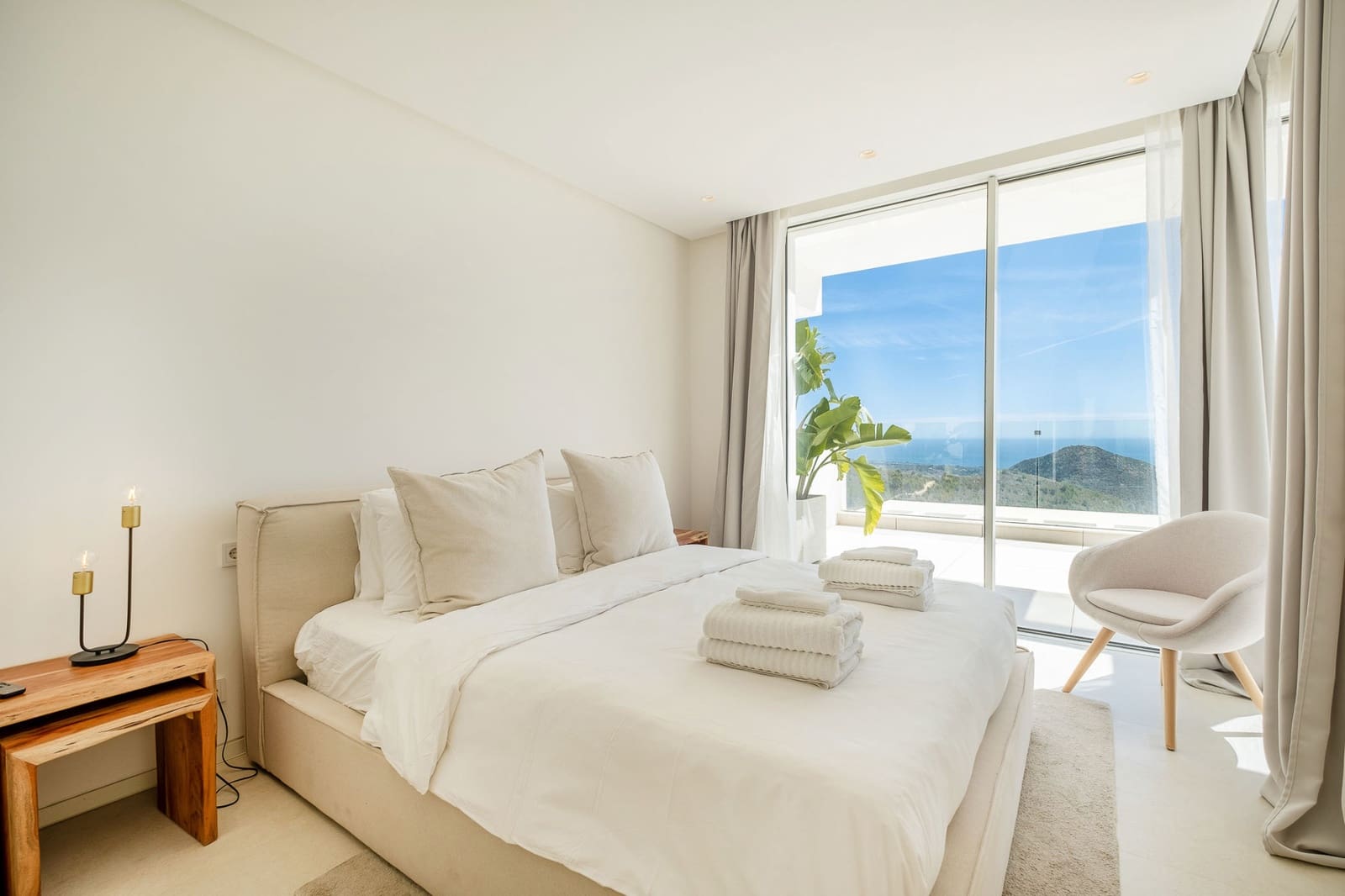 3 bedroom Penthouse for sale in Marbella with pool garage - € 1,950,000 (Ref: 7213783)
