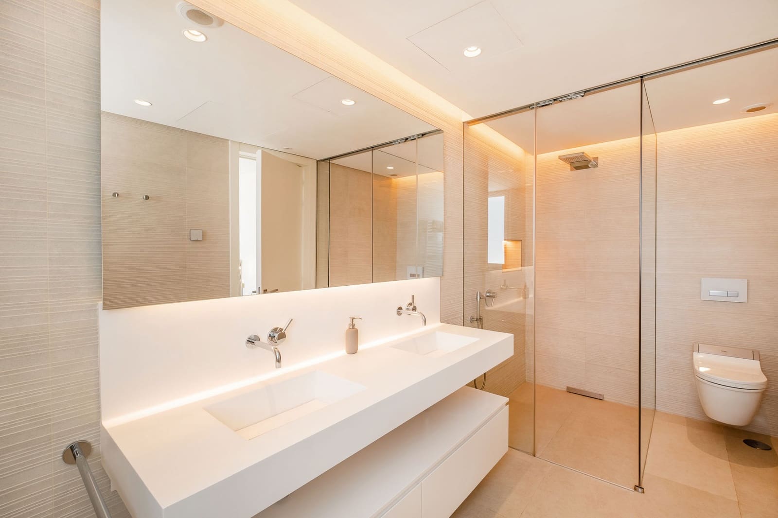 3 bedroom Penthouse for sale in Marbella with pool garage - € 1,950,000 (Ref: 7213783)