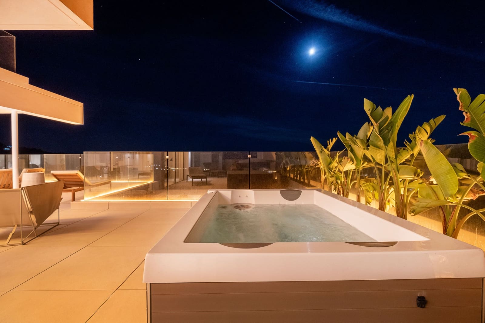 3 bedroom Penthouse for sale in Marbella with pool garage - € 1,950,000 (Ref: 7213783)