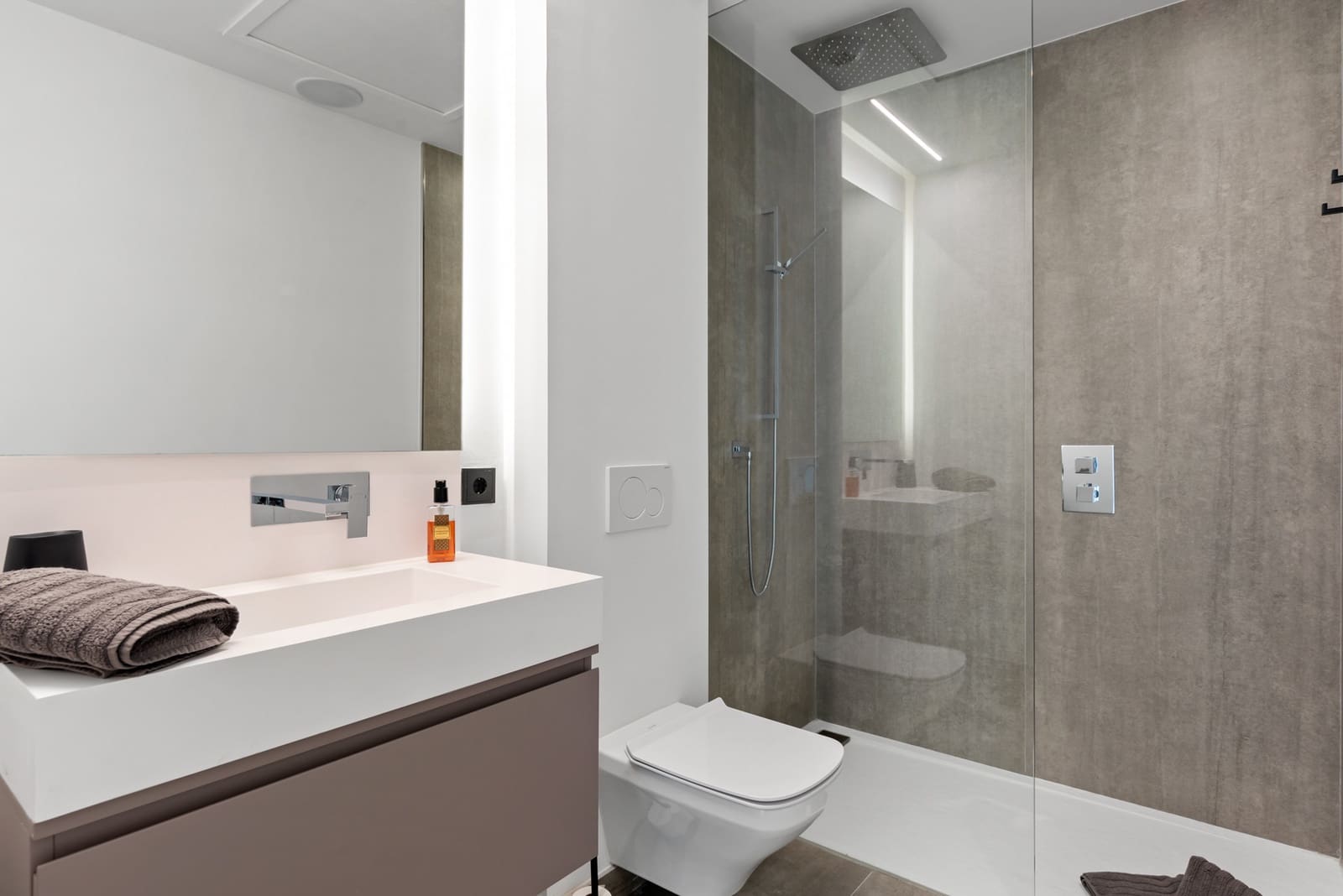 6 soveværelse Byhus til salg i Estepona med swimmingpool garage - € 3.300.000 (Ref: 7280190)