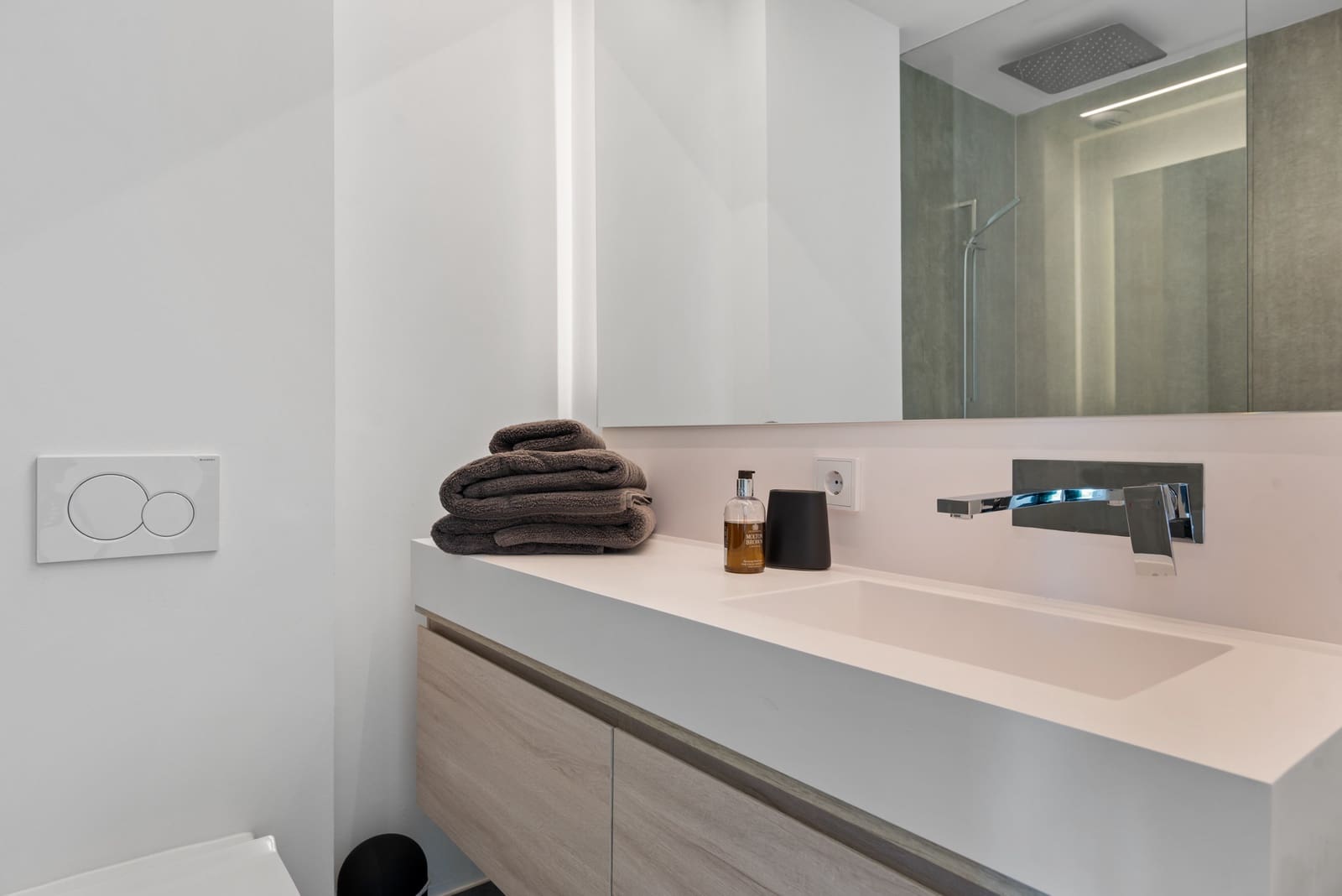 6 soveværelse Byhus til salg i Estepona med swimmingpool garage - € 3.300.000 (Ref: 7280190)