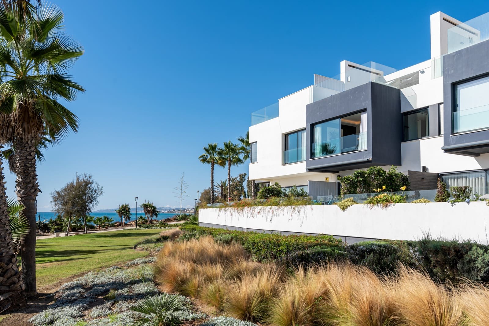 6 soveværelse Byhus til salg i Estepona med swimmingpool garage - € 3.300.000 (Ref: 7280190)