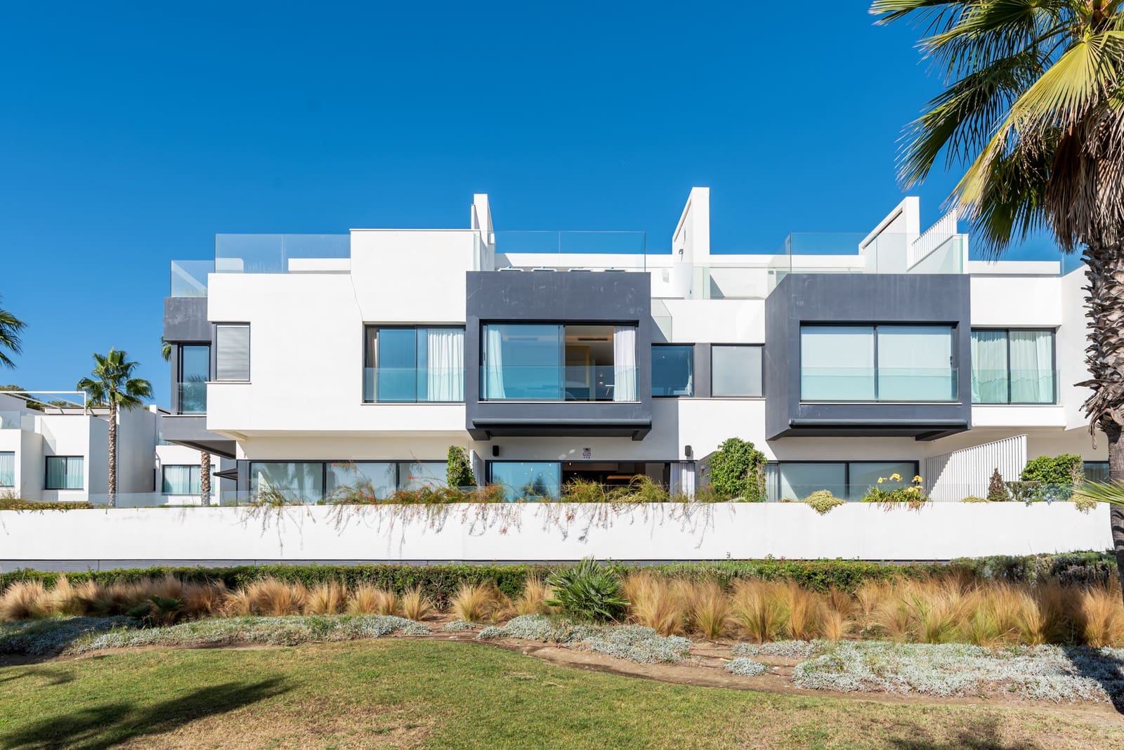 6 soveværelse Byhus til salg i Estepona med swimmingpool garage - € 3.300.000 (Ref: 7280190)