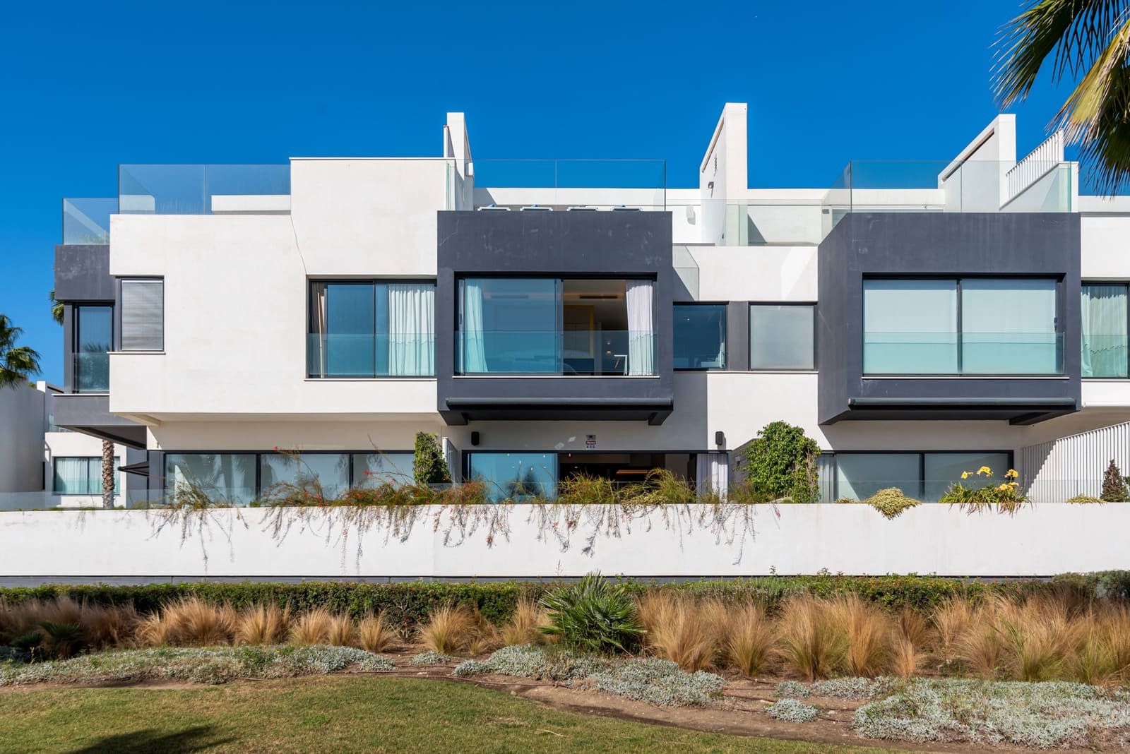 6 soveværelse Byhus til salg i Estepona med swimmingpool garage - € 3.300.000 (Ref: 7280190)