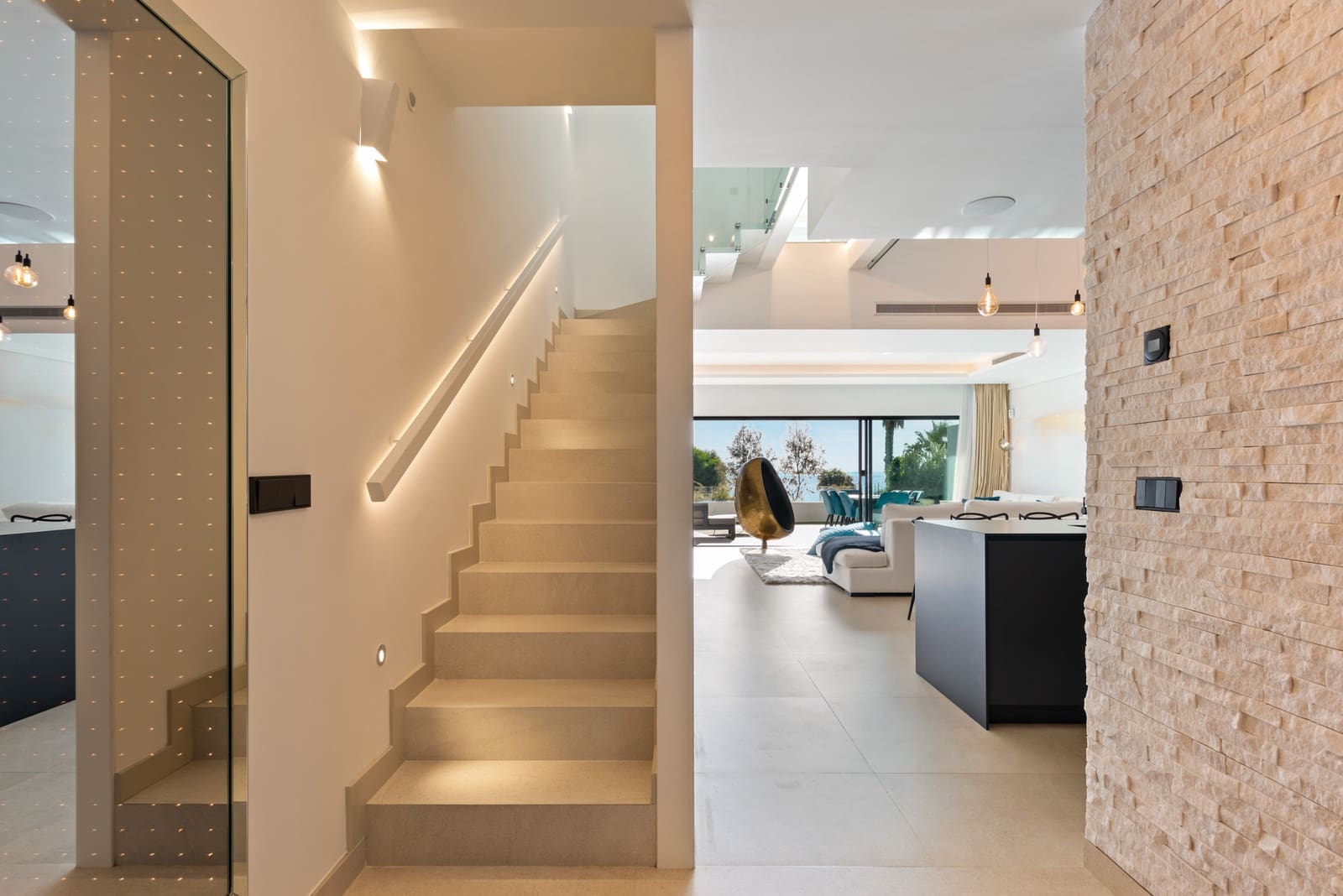 6 soveværelse Byhus til salg i Estepona med swimmingpool garage - € 3.300.000 (Ref: 7280190)