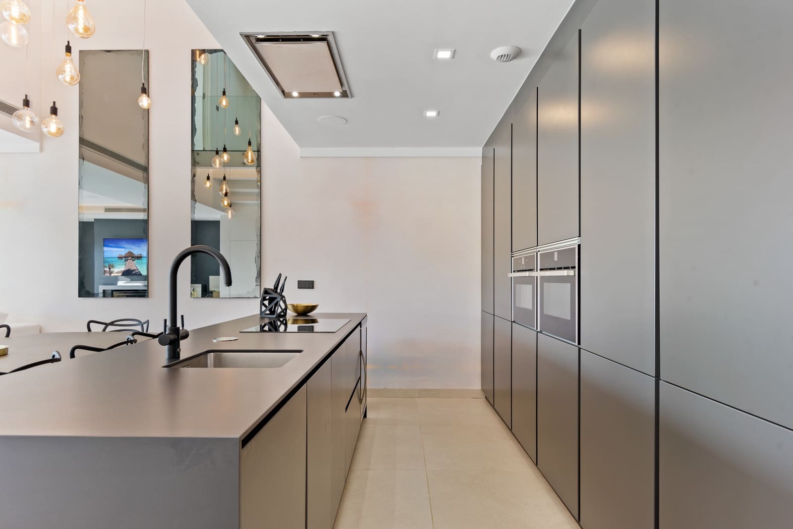 6 soveværelse Byhus til salg i Estepona med swimmingpool garage - € 3.300.000 (Ref: 7280190)