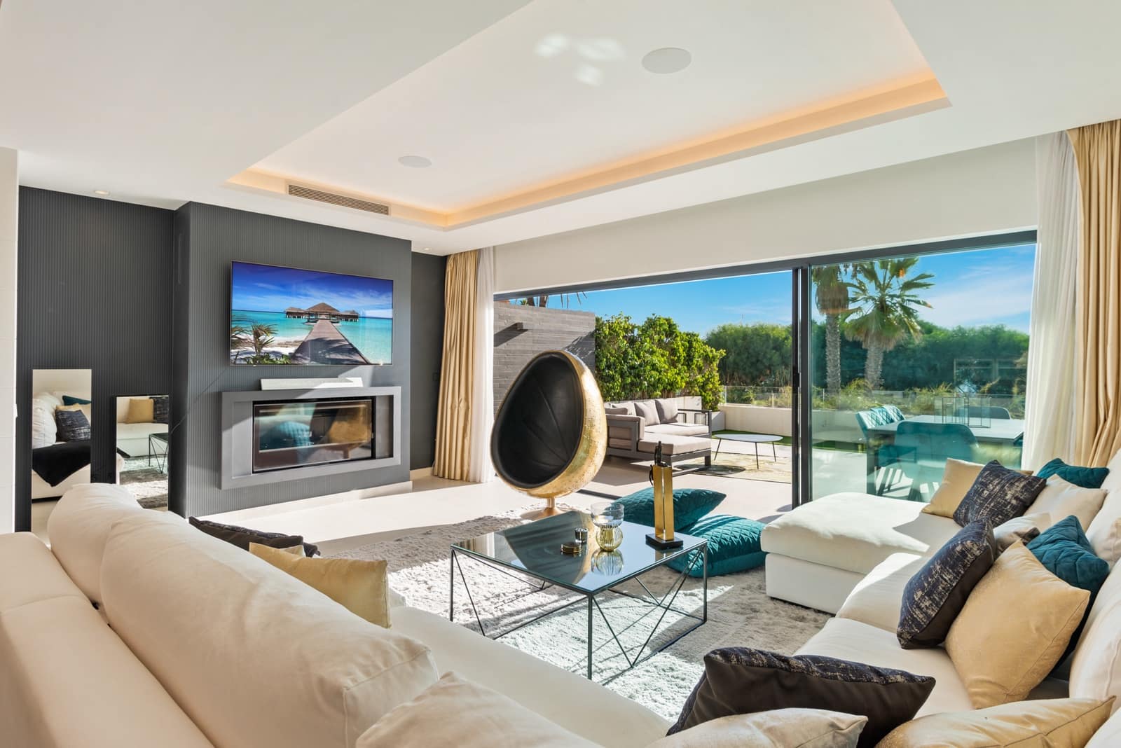 6 soveværelse Byhus til salg i Estepona med swimmingpool garage - € 3.300.000 (Ref: 7280190)