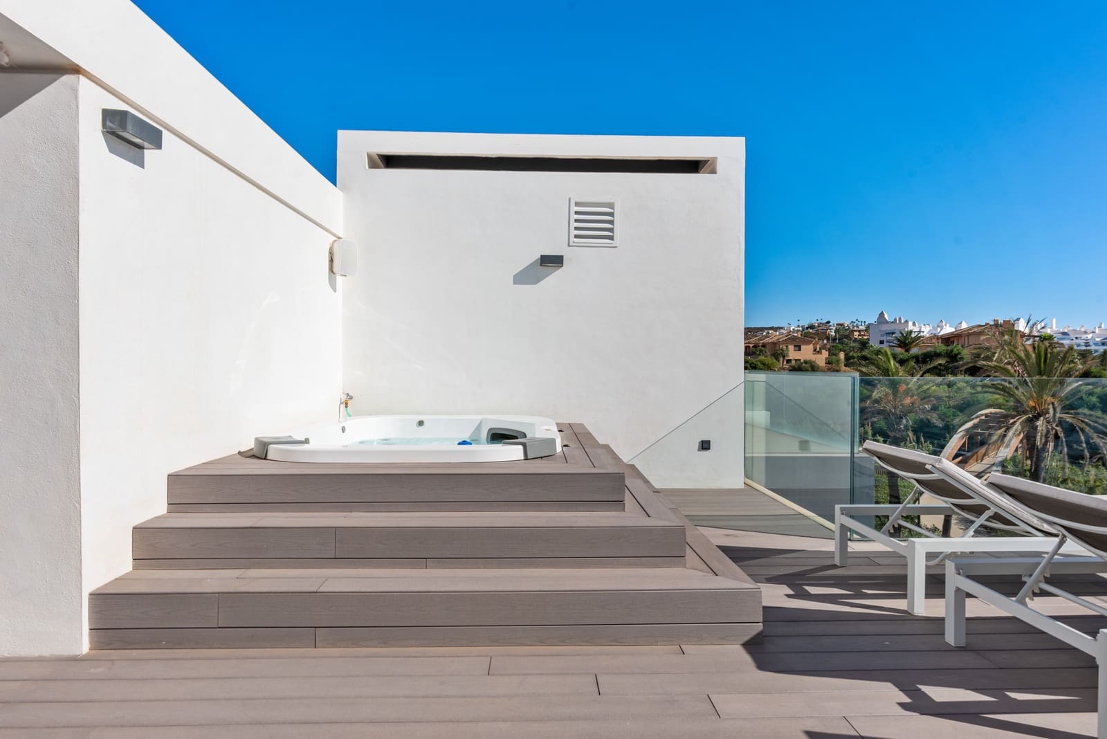 6 soveværelse Byhus til salg i Estepona med swimmingpool garage - € 3.300.000 (Ref: 7280190)