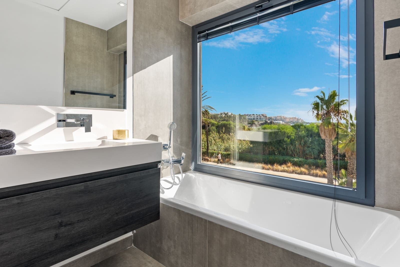 6 soveværelse Byhus til salg i Estepona med swimmingpool garage - € 3.300.000 (Ref: 7280190)