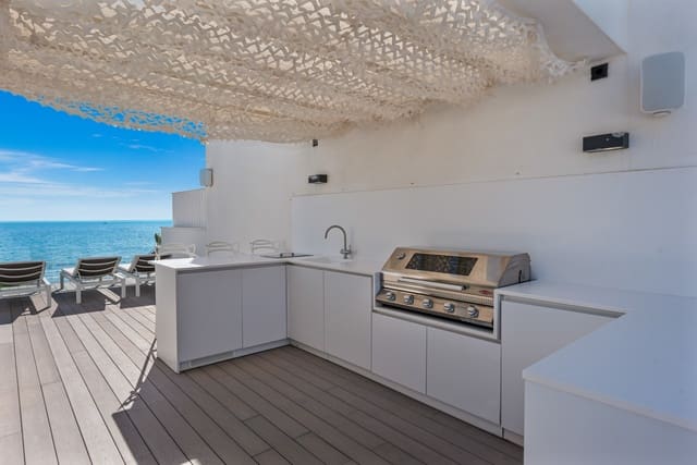 6 makuuhuone Omakotitalo myytävänä paikassa Estepona mukana uima-altaan 
autotalli - 3 300 000 € (Ref: 7280190)