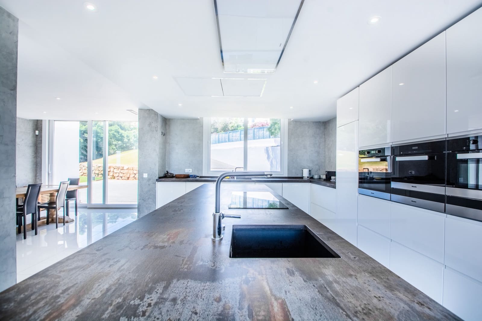 7 bedroom Villa for sale in Marbella with pool garage - € 2,950,000 (Ref: 7295129)