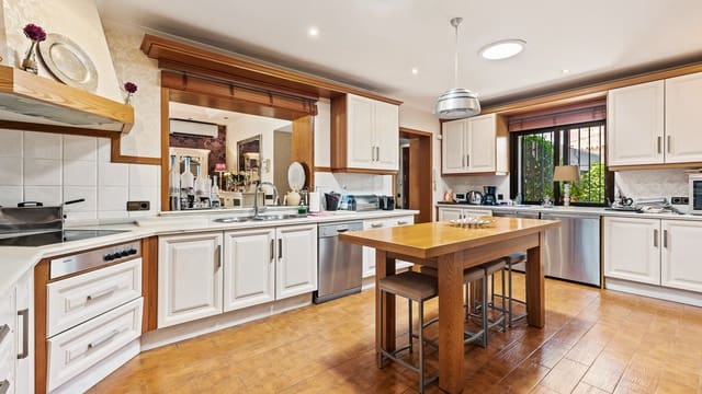 5 soveværelse Villa til salg i Nueva Andalucia, Marbella med swimmingpool garage - € 3.190.000 (Ref: 7367496)