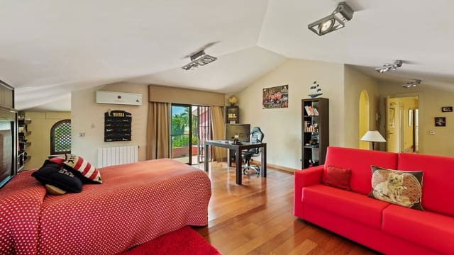 5 bedroom Villa for sale in Nueva Andalucia, Marbella with pool garage - € 3,190,000 (Ref: 7367496)