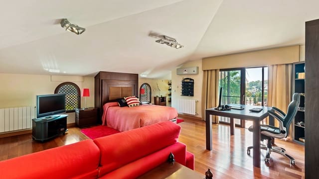 5 bedroom Villa for sale in Nueva Andalucia, Marbella with pool garage - € 3,190,000 (Ref: 7367496)