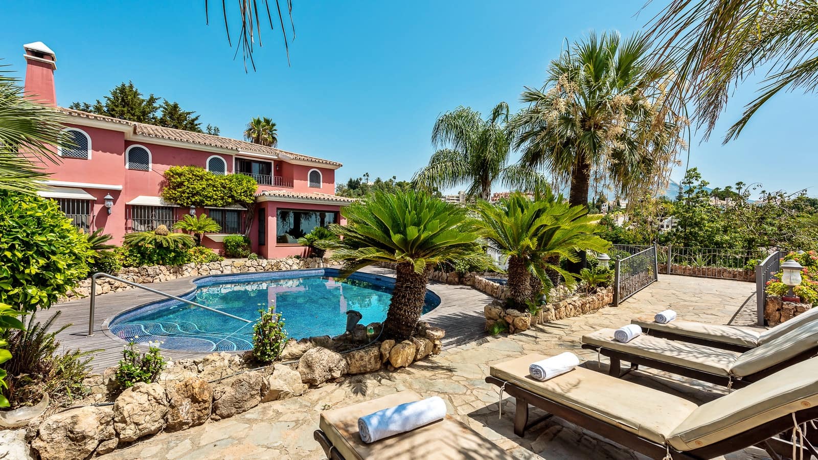 Chalet de 5 habitaciones en Nueva Andalucia en venta con piscina garaje - 3.190.000 € (Ref: 7367496)