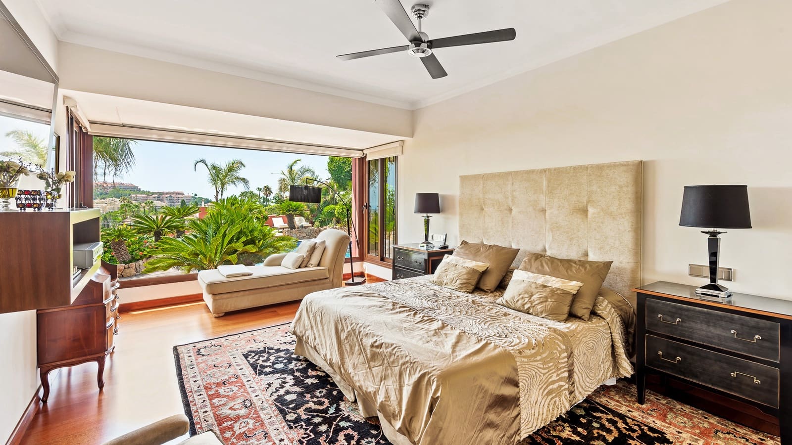 Chalet de 5 habitaciones en Nueva Andalucia en venta con piscina garaje - 3.190.000 € (Ref: 7367496)
