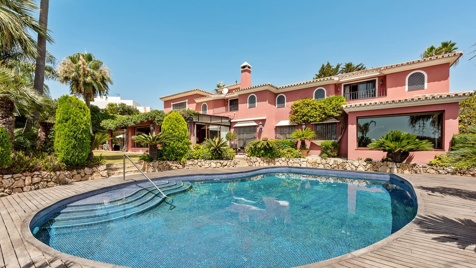 Chalet de 5 habitaciones en Nueva Andalucia en venta con piscina garaje - 3.190.000 € (Ref: 7367496)