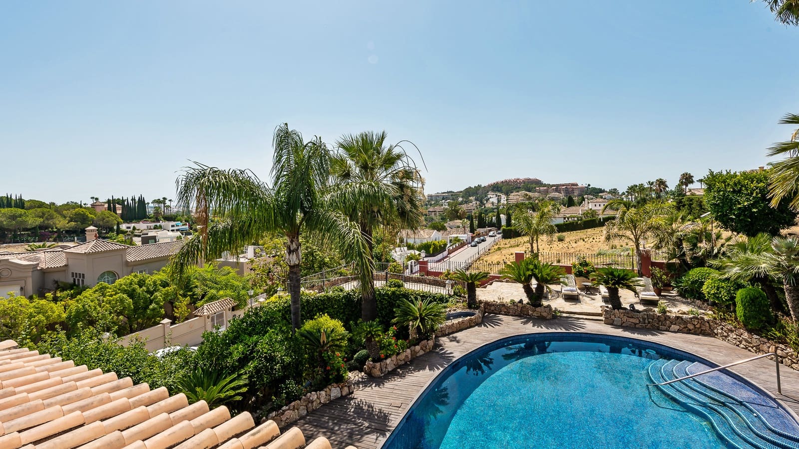 Chalet de 5 habitaciones en Nueva Andalucia en venta con piscina garaje - 3.190.000 € (Ref: 7367496)