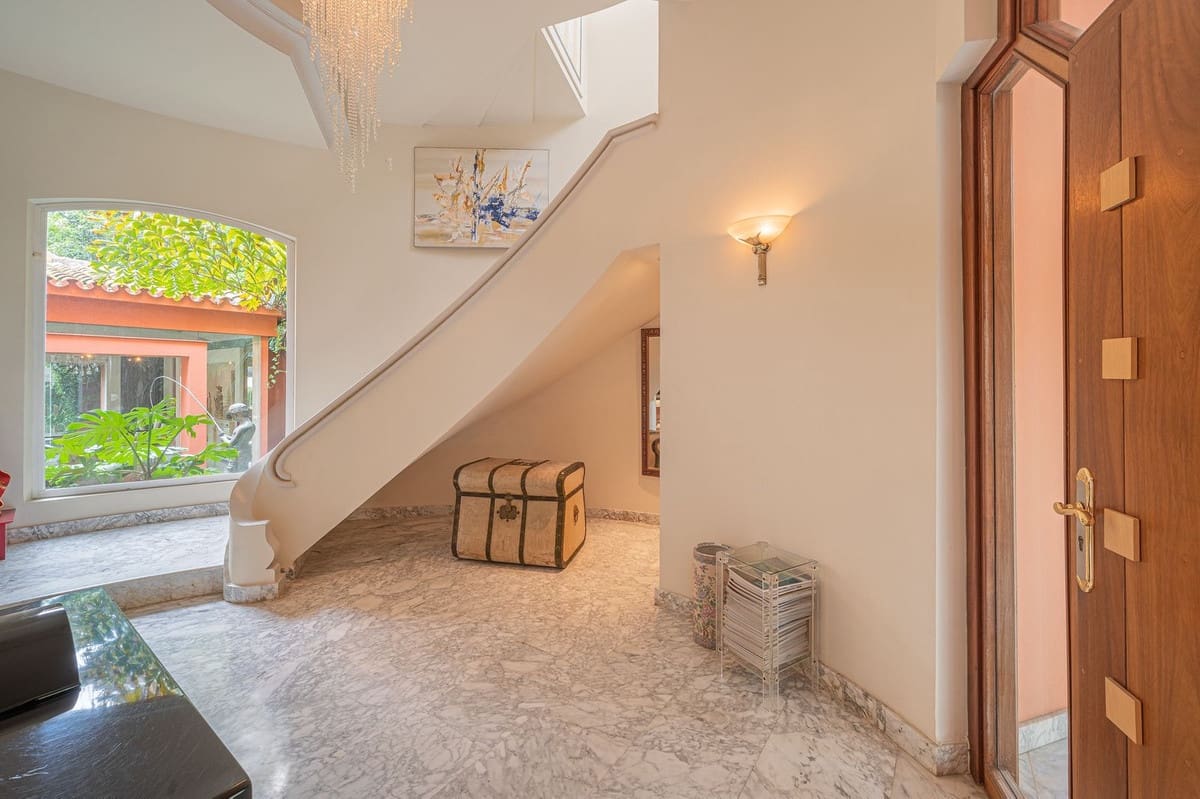 4 bedroom Villa for sale in Marbella with pool garage - € 4,200,000 (Ref: 7400447)