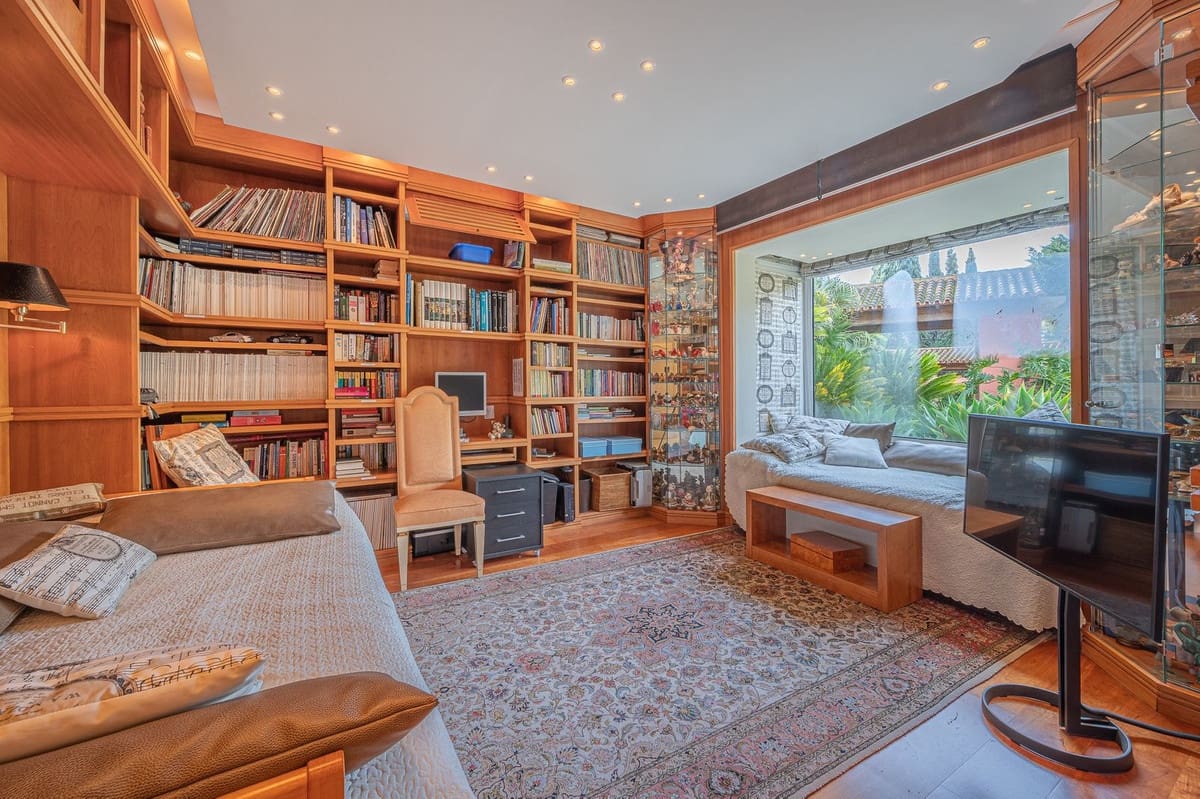 4 bedroom Villa for sale in Marbella with pool garage - € 4,200,000 (Ref: 7400447)