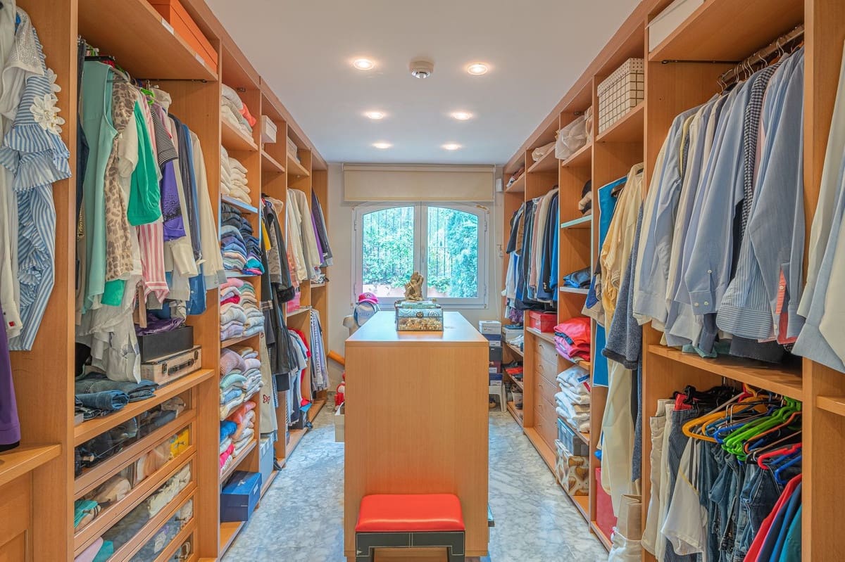 4 bedroom Villa for sale in Marbella with pool garage - € 4,200,000 (Ref: 7400447)