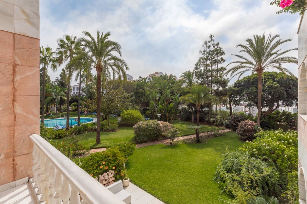 3 soveværelse Lejlighed til salg i Puerto Banus med swimmingpool garage - € 2.200.000 (Ref: 7438083)