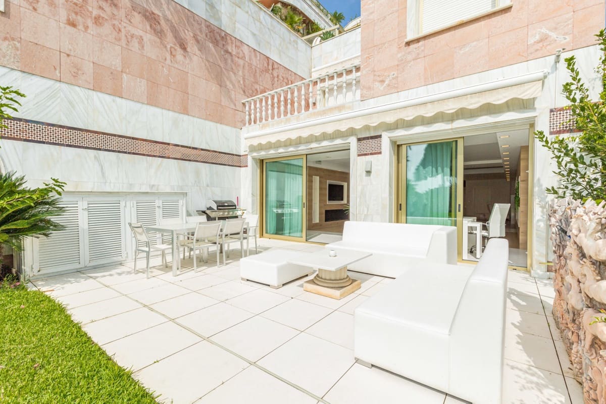 3 soveværelse Lejlighed til salg i Puerto Banus med swimmingpool garage - € 2.200.000 (Ref: 7438083)