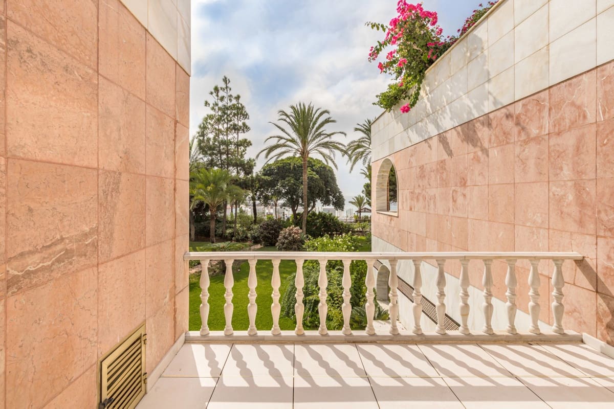 3 soveværelse Lejlighed til salg i Puerto Banus med swimmingpool garage - € 2.200.000 (Ref: 7438083)