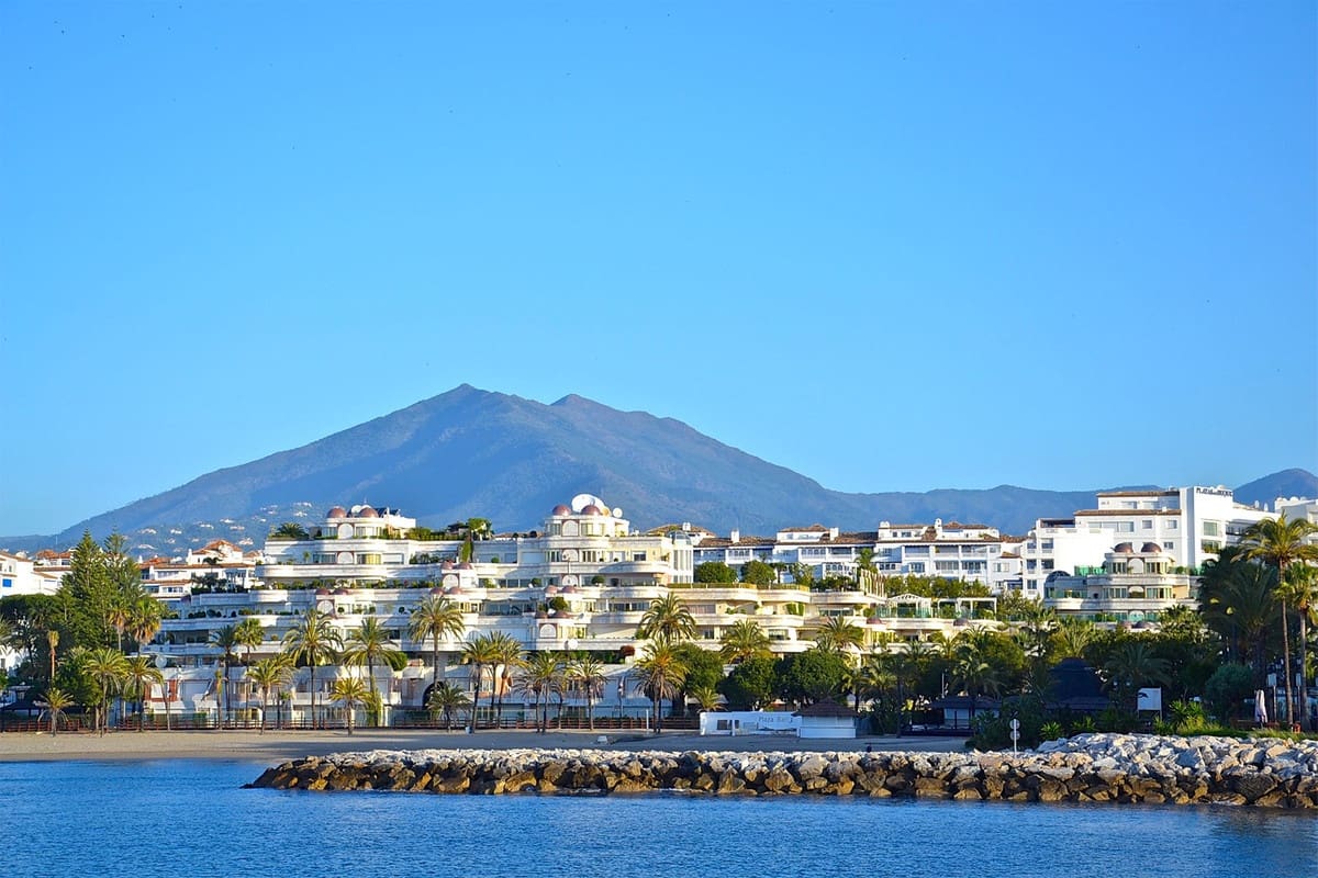 3 soveværelse Lejlighed til salg i Puerto Banus med swimmingpool garage - € 2.200.000 (Ref: 7438083)