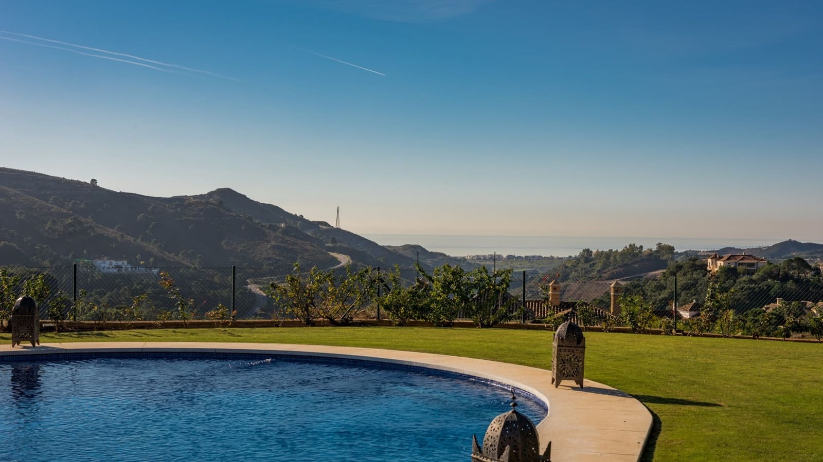5 bedroom Villa for sale in Benahavis with pool garage - € 3,995,000 (Ref: 7486483)