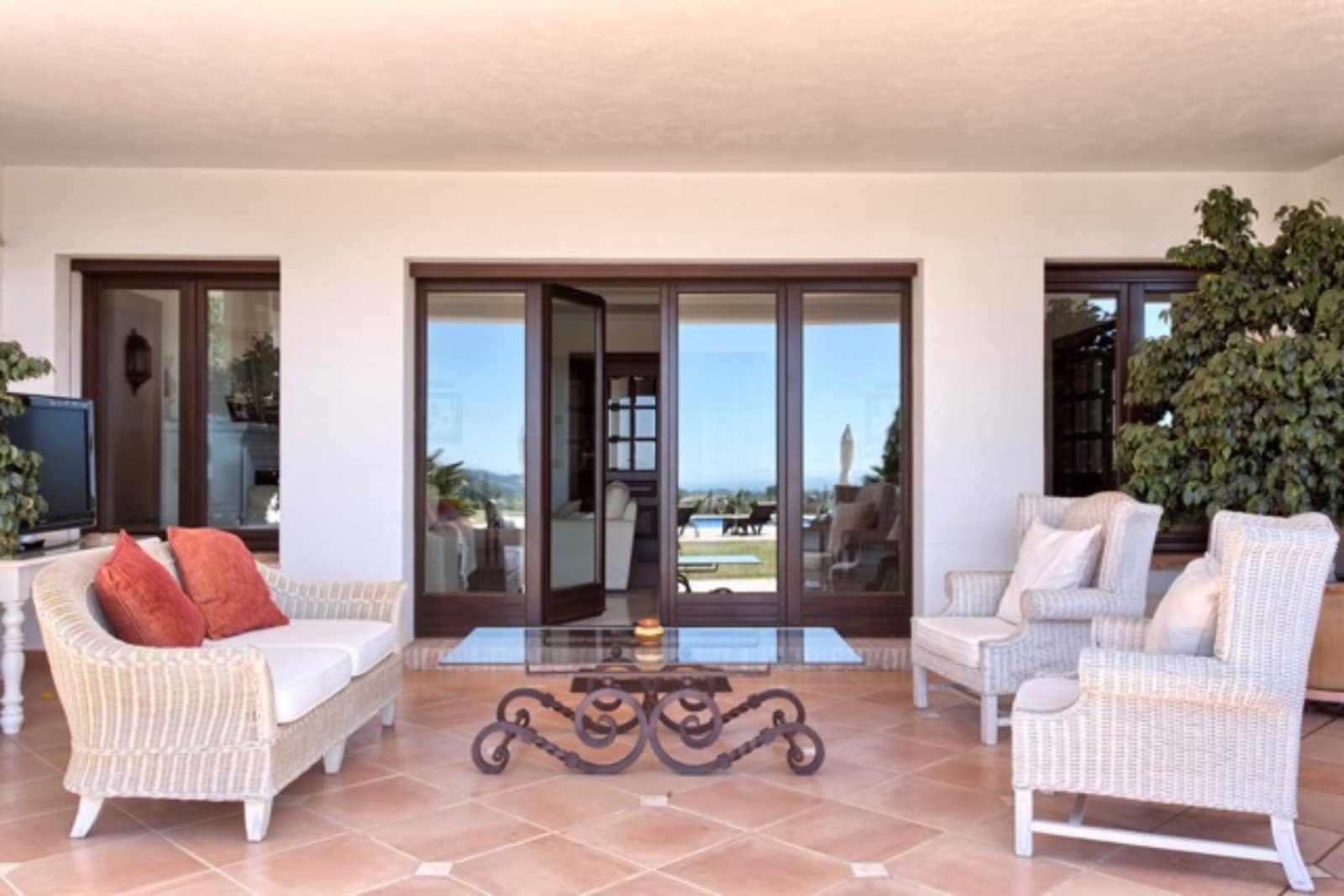 5 bedroom Villa for sale in Benahavis with pool garage - € 3,995,000 (Ref: 7486483)