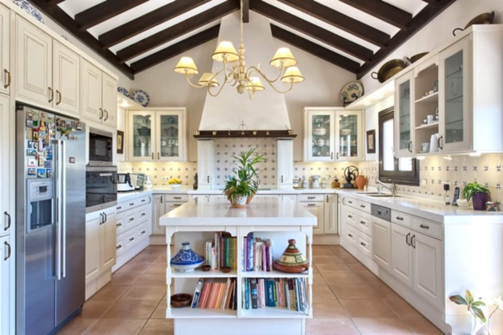 5 bedroom Villa for sale in Benahavis with pool garage - € 3,995,000 (Ref: 7486483)