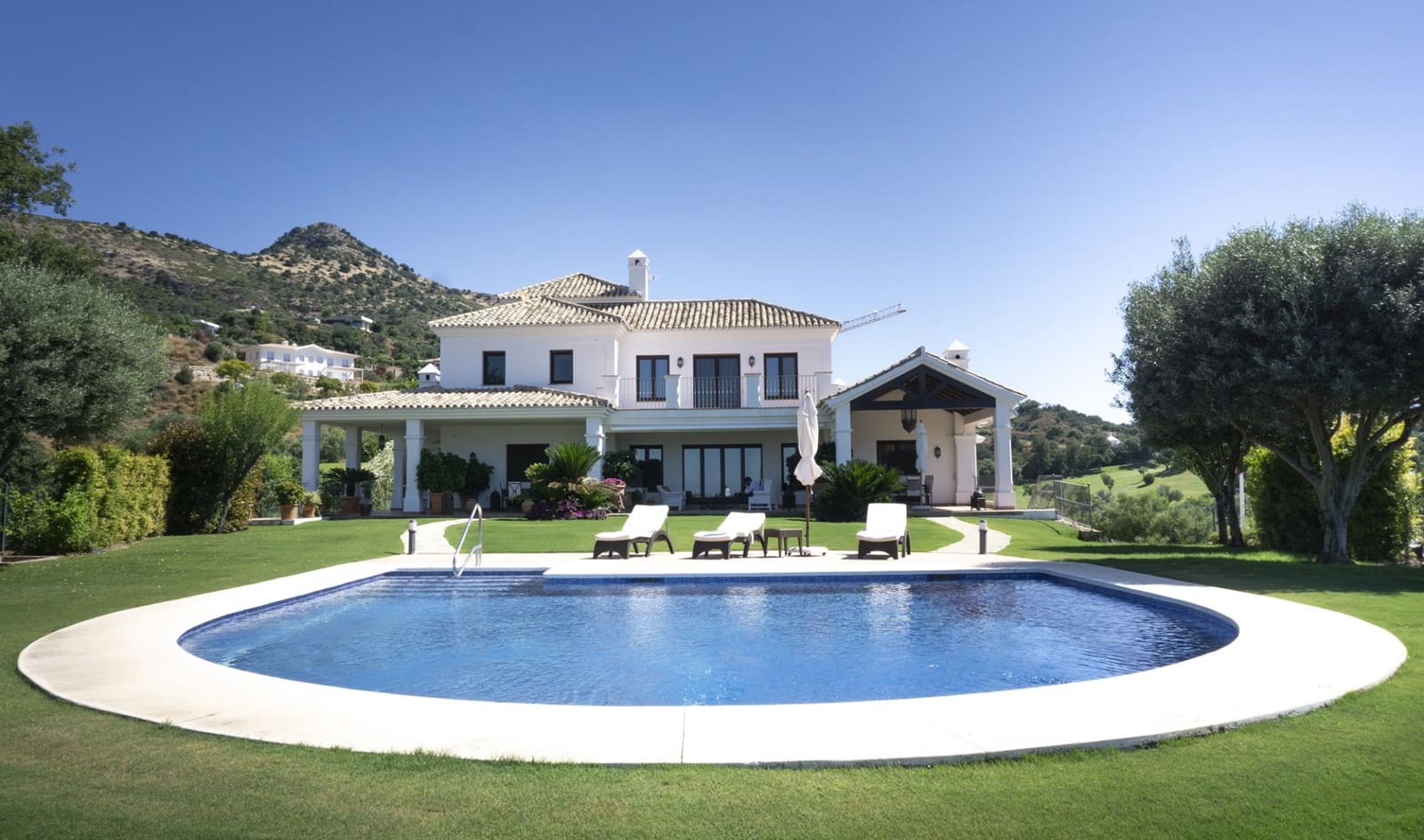 5 bedroom Villa for sale in Benahavis with pool garage - € 3,995,000 (Ref: 7486483)