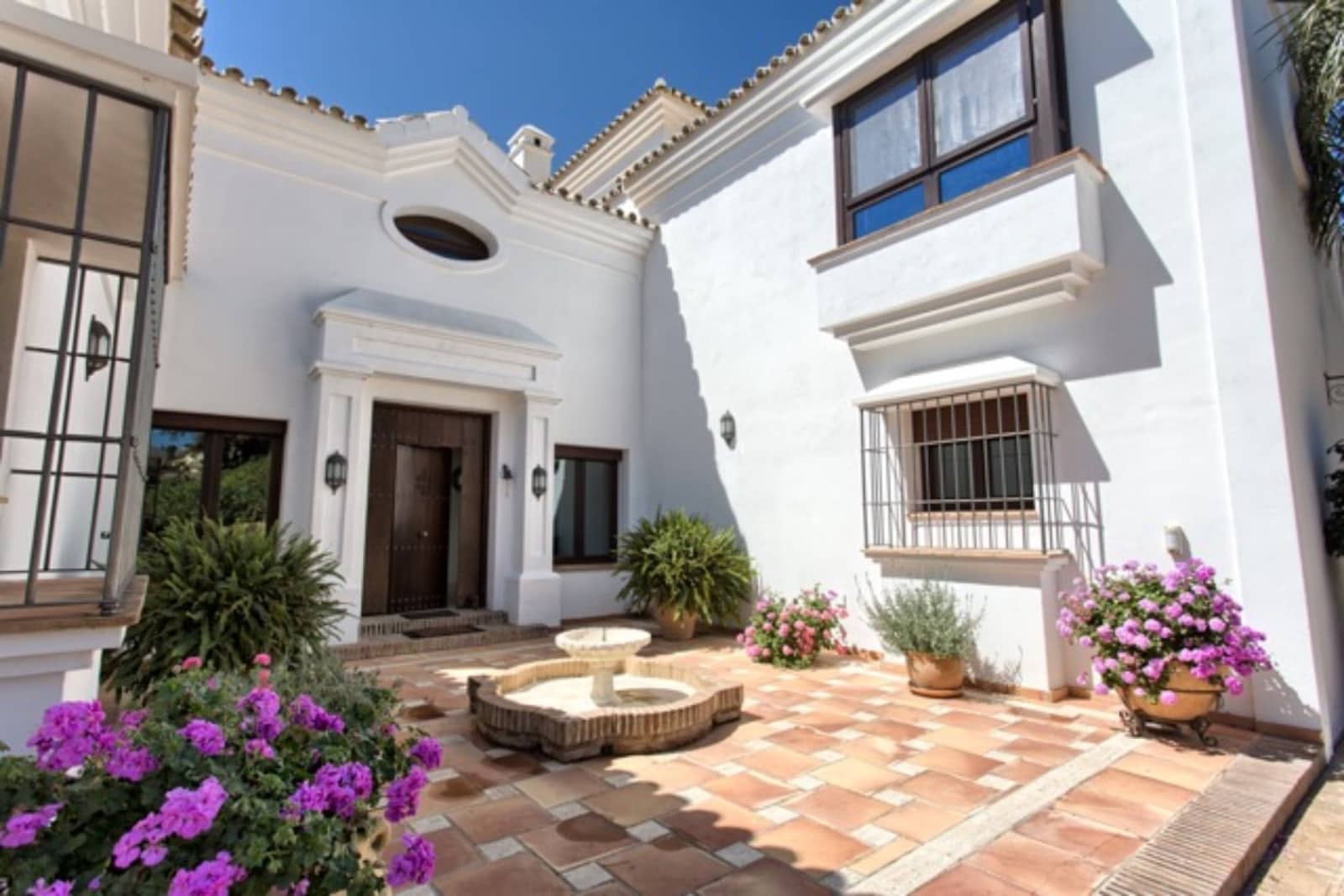 5 bedroom Villa for sale in Benahavis with pool garage - € 3,995,000 (Ref: 7486483)
