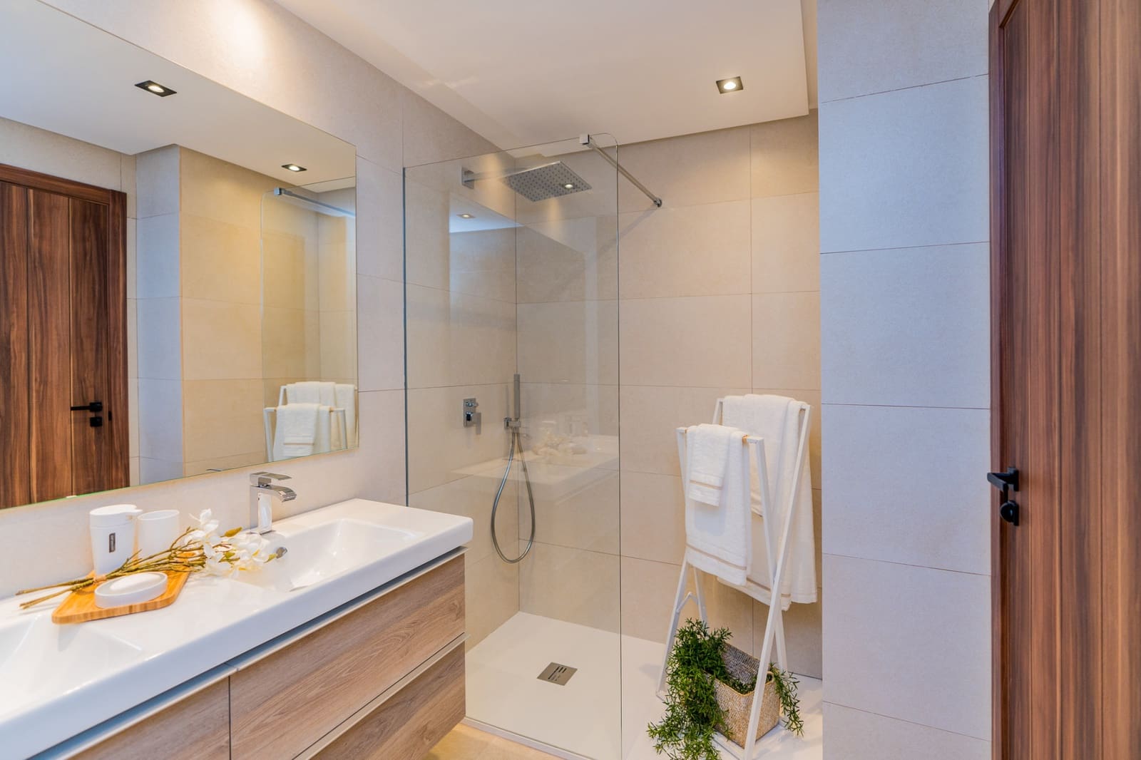 3 sypialnia Apartament na sprzedaż w Nueva Andalucia z basenem garażem - 950 000 € (Ref: 7500781)