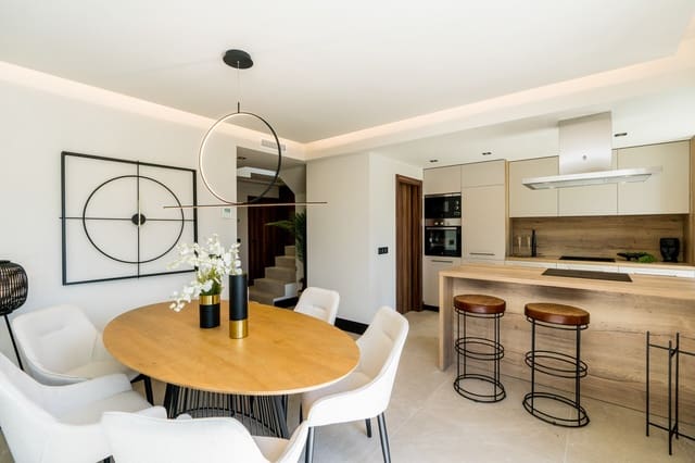 3 soveværelse Lejlighed til salg i Nueva Andalucia, Marbella med swimmingpool garage - € 950.000 (Ref: 7500781)