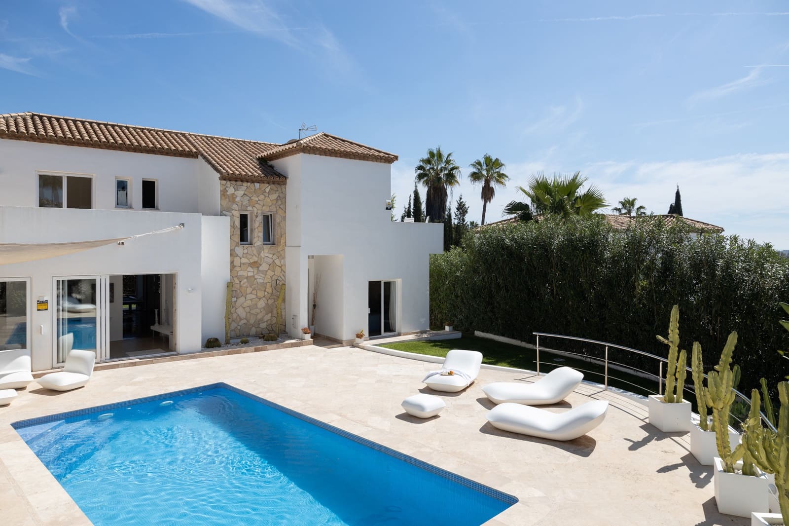 5 bedroom Villa for sale in Nueva Andalucia with pool garage - € 2,490,000 (Ref: 7621661)