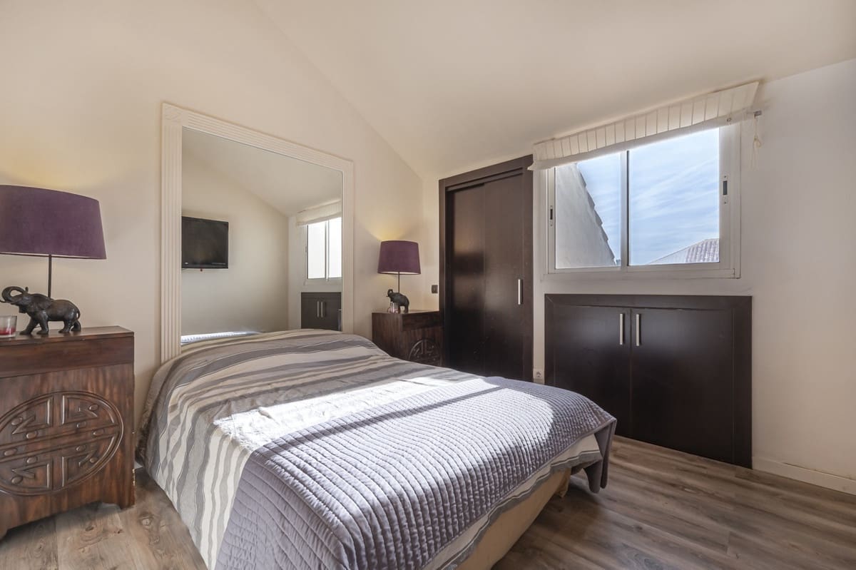 2 bedroom Penthouse for sale in Marbella with pool garage - € 650,000 (Ref: 8256008)