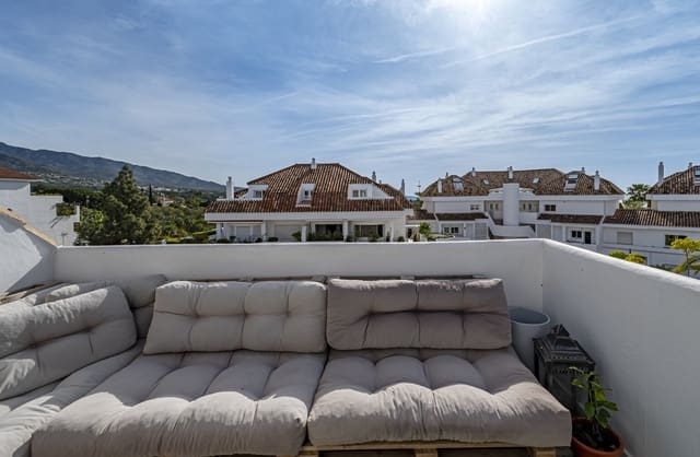 Ático de 2 habitaciones en Marbella en venta con piscina garaje - 650.000 € (Ref: 8256008)