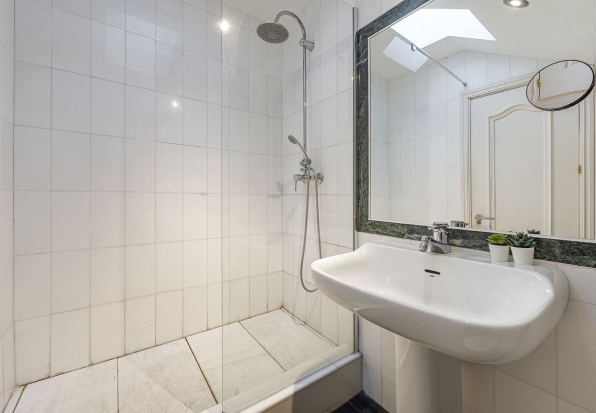 2 bedroom Penthouse for sale in Marbella with pool garage - € 650,000 (Ref: 8256008)