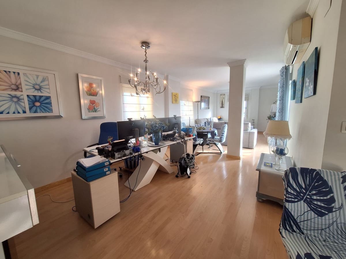 4 bedroom Penthouse for sale in Marbella with pool garage - € 598,000 (Ref: 8395538)