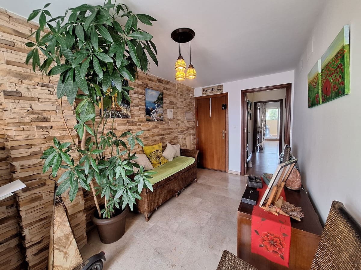 4 bedroom Penthouse for sale in Marbella with pool garage - € 598,000 (Ref: 8395538)