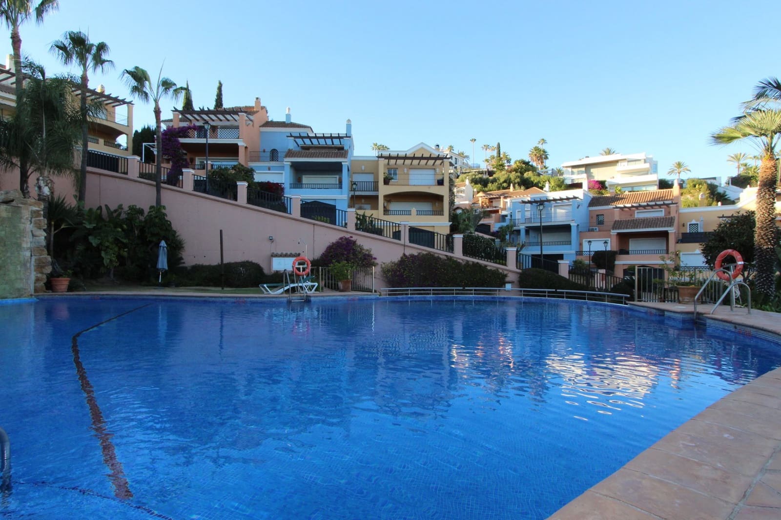 4 soveværelse Byhus til salg i Nueva Andalucia med swimmingpool garage - € 950.000 (Ref: 8738406)