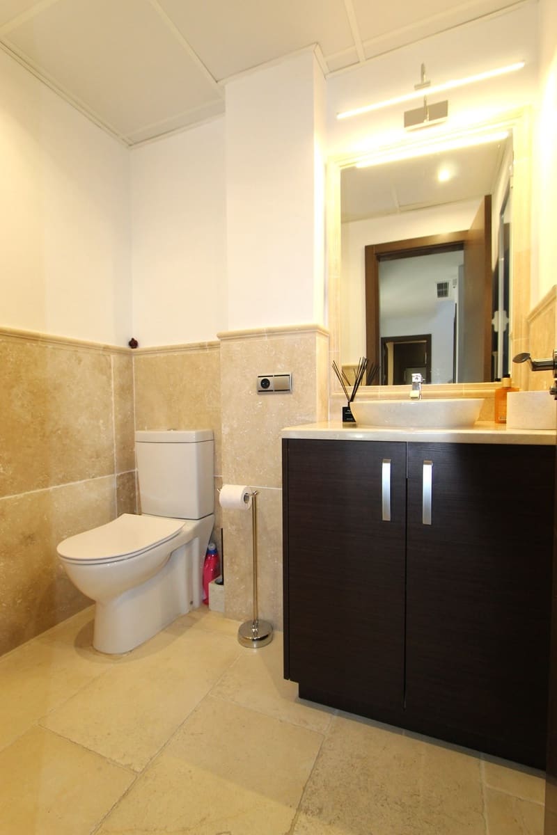 4 soveværelse Byhus til salg i Nueva Andalucia med swimmingpool garage - € 950.000 (Ref: 8738406)