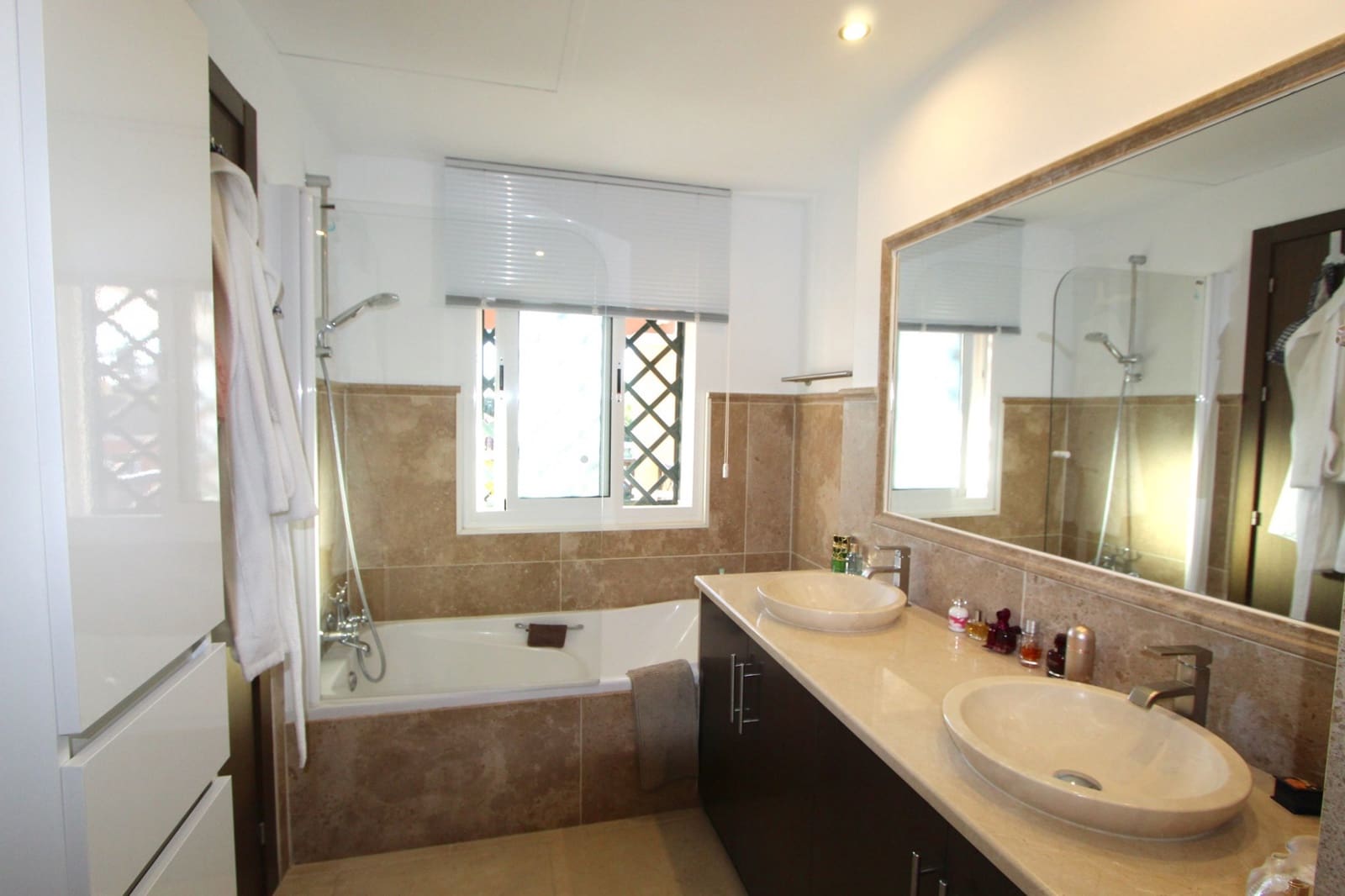 4 soveværelse Byhus til salg i Nueva Andalucia med swimmingpool garage - € 950.000 (Ref: 8738406)