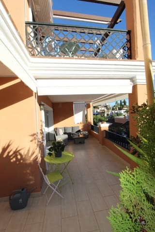 4 makuuhuone Omakotitalo myytävänä paikassa Nueva Andalucia, Marbella mukana uima-altaan 
autotalli - 950 000 € (Ref: 8738406)