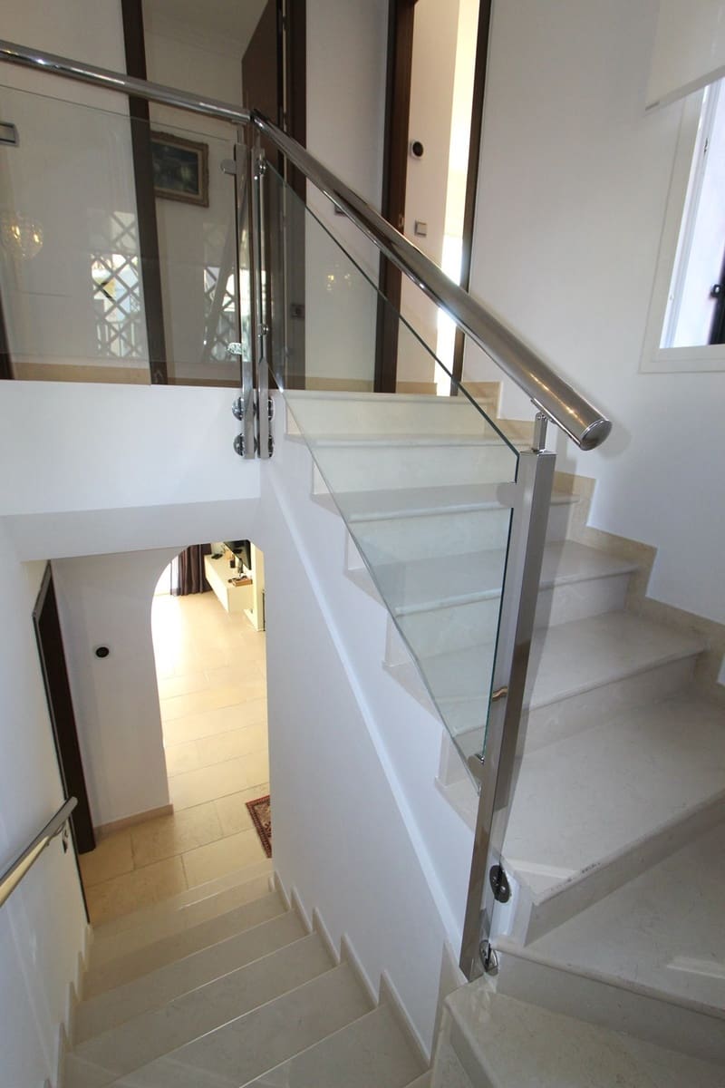 Casa de 4 habitaciones en Nueva Andalucia en venta con piscina garaje - 950.000 € (Ref: 8738406)