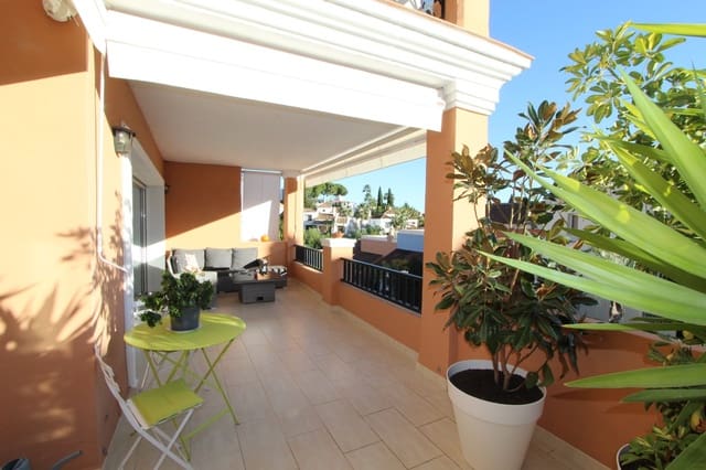 4 makuuhuone Omakotitalo myytävänä paikassa Nueva Andalucia, Marbella mukana uima-altaan 
autotalli - 950 000 € (Ref: 8738406)