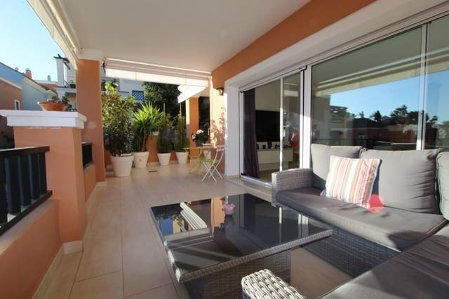 4 makuuhuone Omakotitalo myytävänä paikassa Nueva Andalucia, Marbella mukana uima-altaan 
autotalli - 950 000 € (Ref: 8738406)