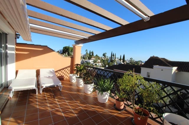 4 makuuhuone Omakotitalo myytävänä paikassa Nueva Andalucia, Marbella mukana uima-altaan 
autotalli - 950 000 € (Ref: 8738406)